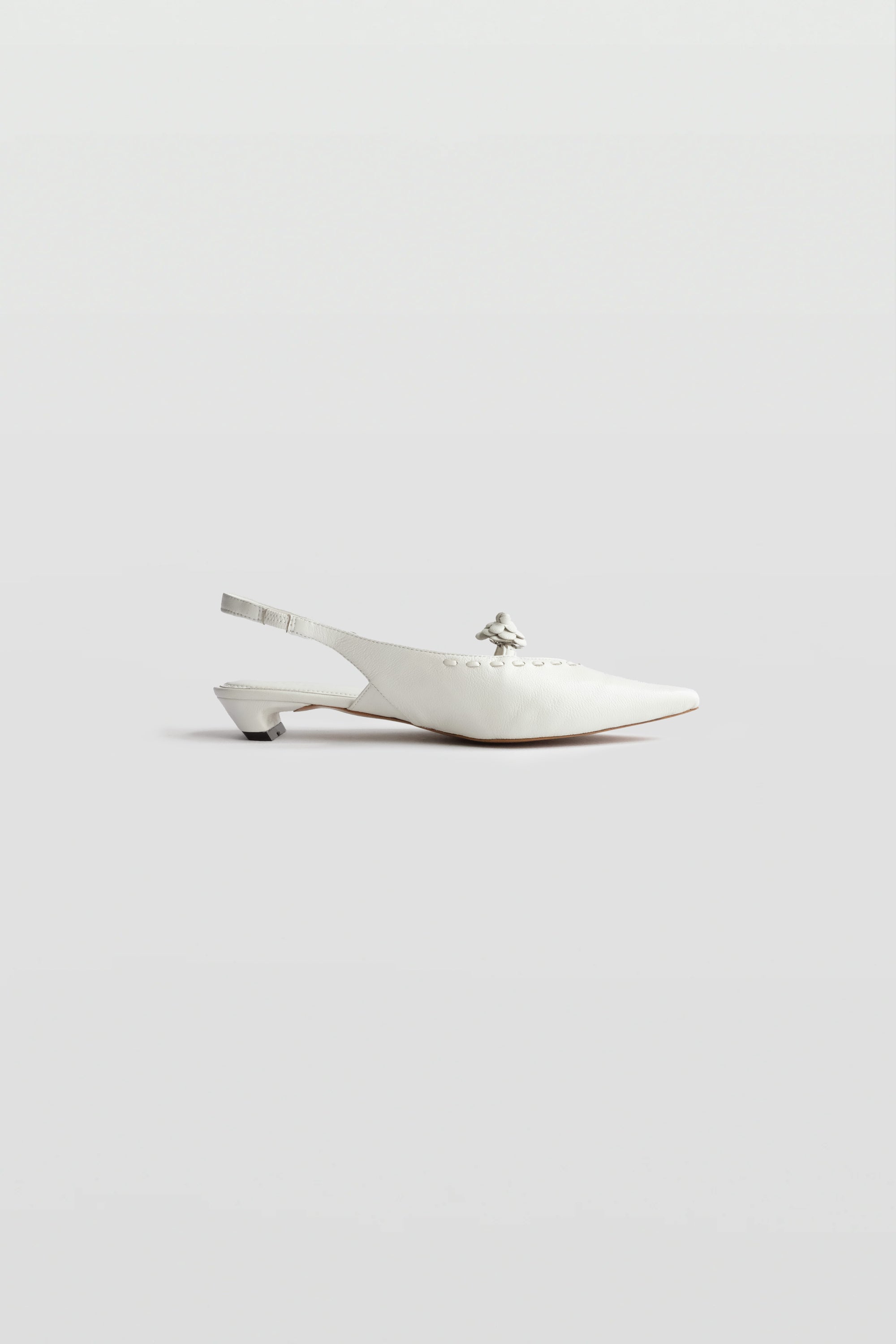 Valencia Pumps in White