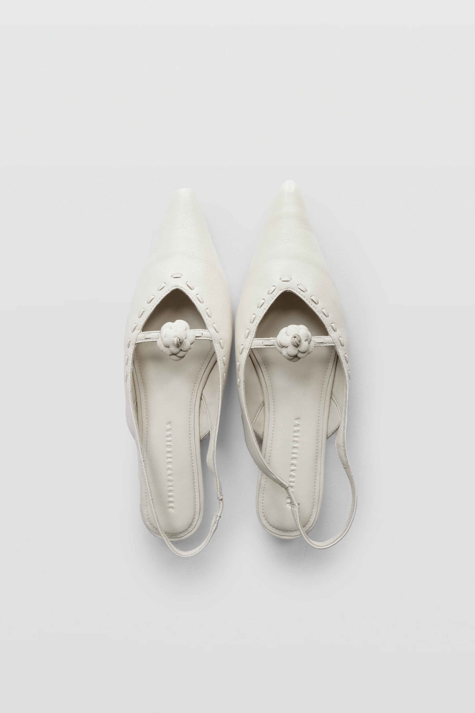 Valencia Pumps in White