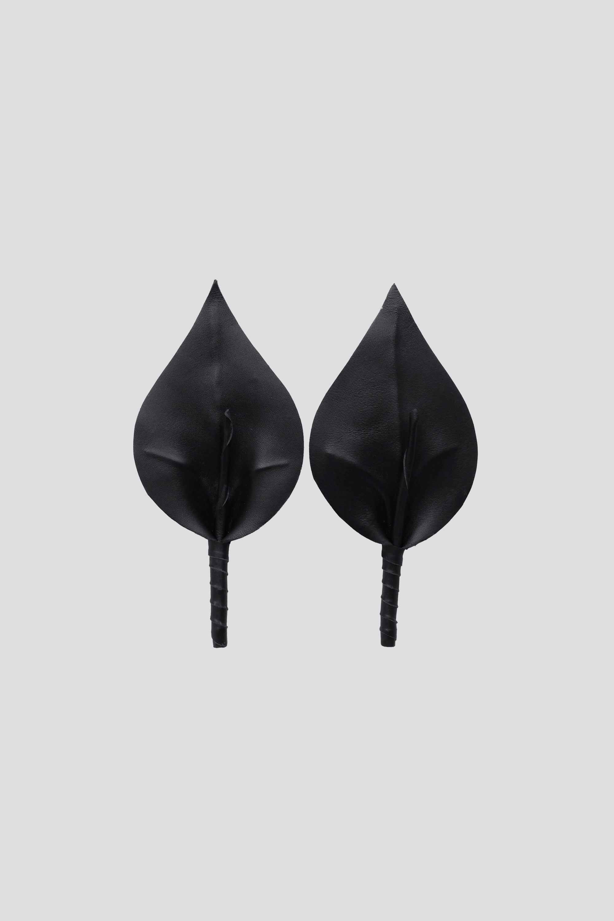 Calla Lily Clip On Shoes Accessories in Black
