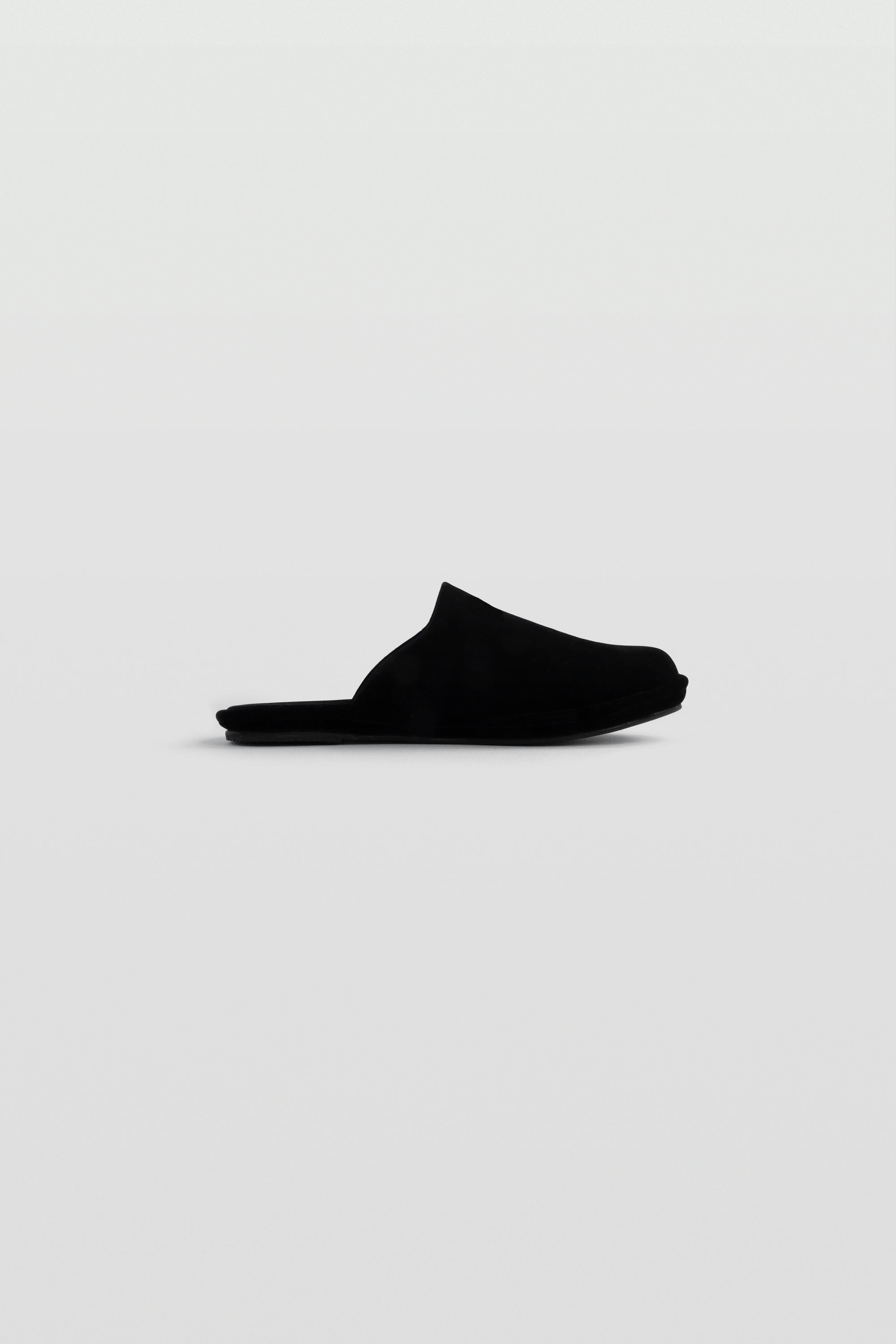 Small Flowers Don't Worry Home Slippers in Black