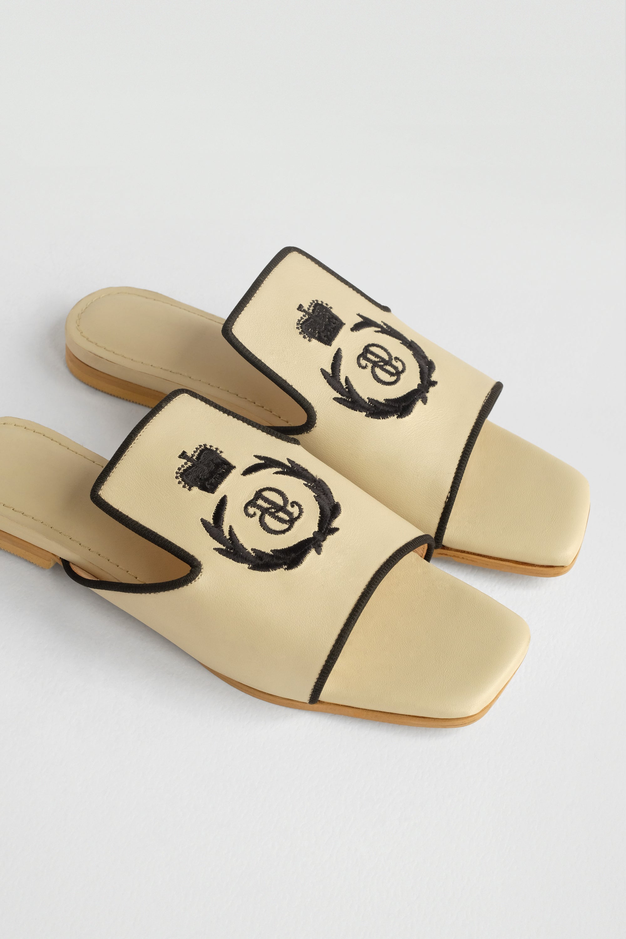 Ibygo Sandals